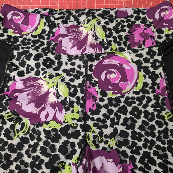Like NEW LuLaRoe Fearless Leggings - Picture 5 of 9